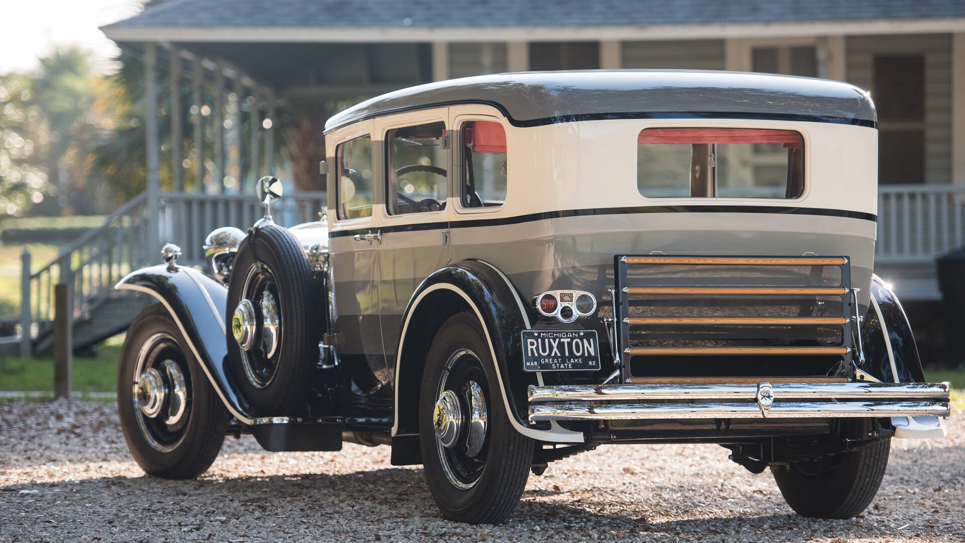 爱游戏app-麦基翁仰泳三连冠引爆全场，麦基翁采访视频