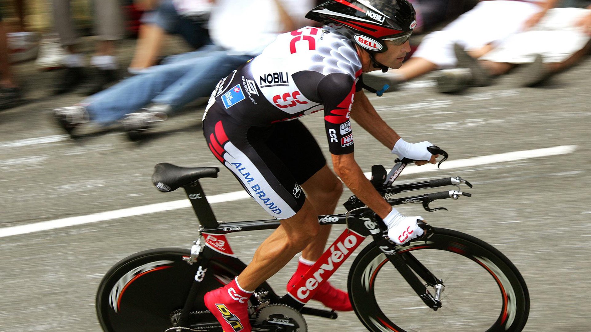 巴萨控球掌控全场，逐步蚕食对手，巴萨控球率达81%