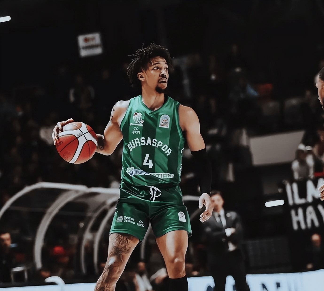 包含爱游戏体育：湖人队新赛季：卡斯尔顿表示将提升篮板球能力的词条