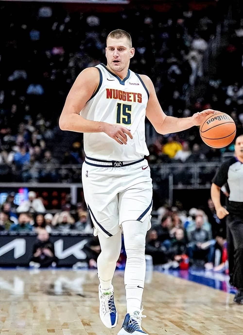 爱游戏体育:掘金队约基奇的统治力：如何继续统治内线，带领球队前进，卫冕总冠军？的简单介绍