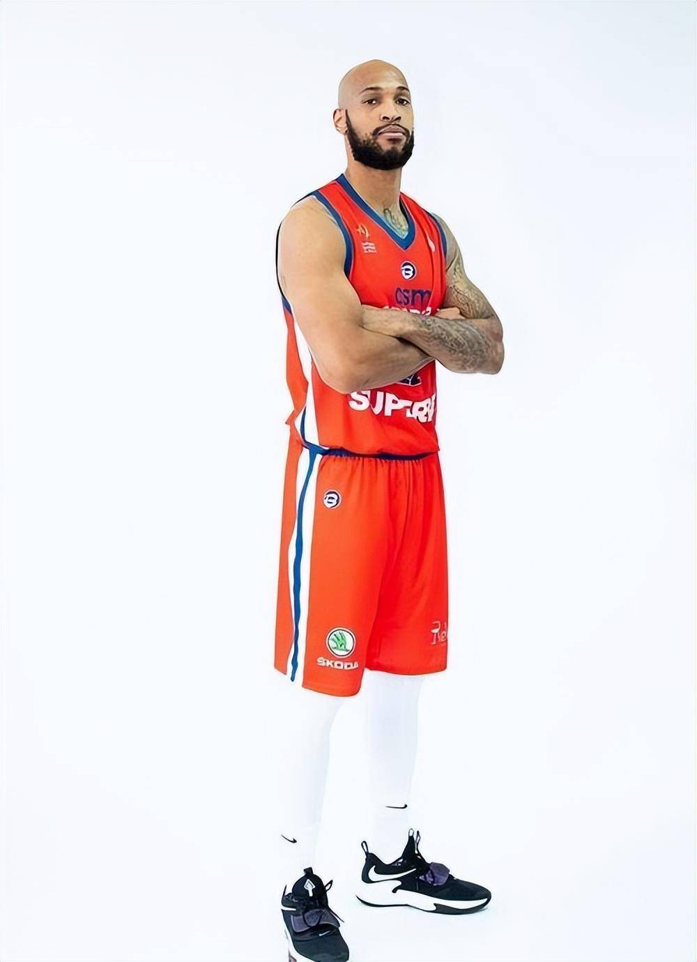 爱游戏体育：勇士队战术调整：科尔计划增加反击速度的简单介绍