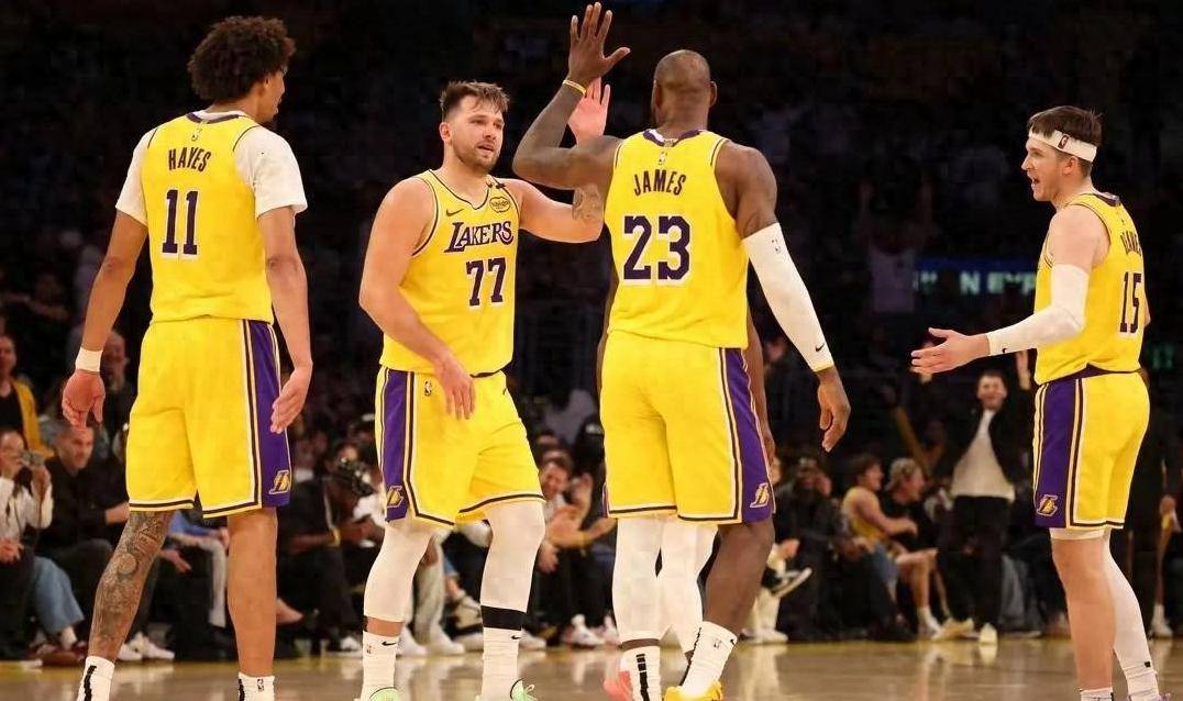 包含爱游戏体育:湖人队新赛季的阵容深度：能否应对漫长的赛季和伤病？的词条