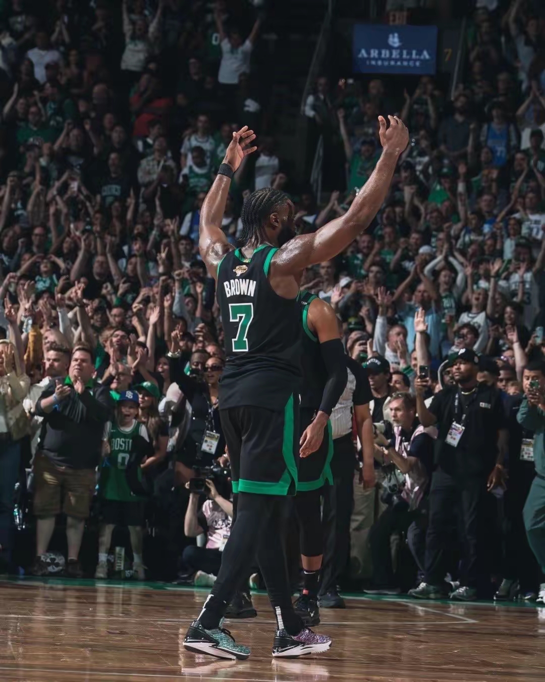 爱游戏体育:凯尔特人队塔图姆：如何成为更好的自己，带领球队走向胜利，赢得总冠军，成为联盟的领军人物？的简单介绍