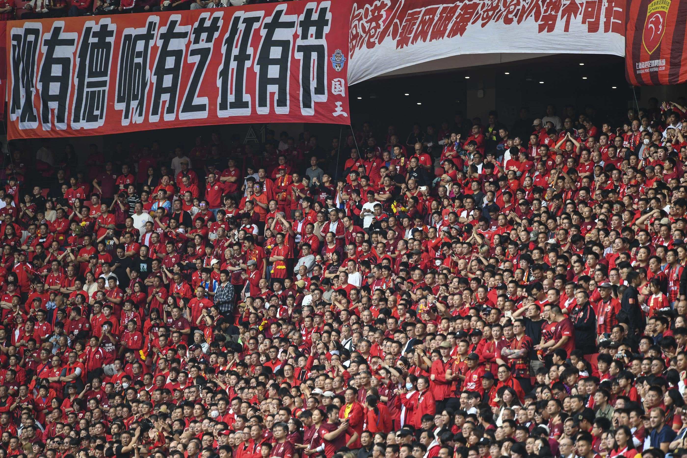 包含爱游戏体育:中超俱乐部推出球迷套票：优惠力度大，能否吸引更多球迷入场？的词条